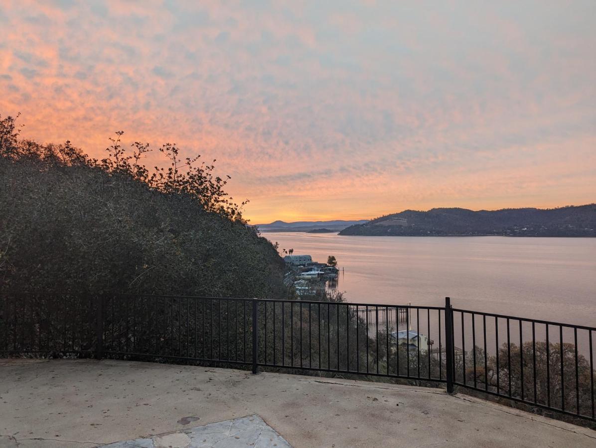 A Lake, A Mountain And The House With The Red Door クリアレイク エクステリア 写真